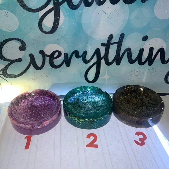 Ashtrays - Picture 3 of 9